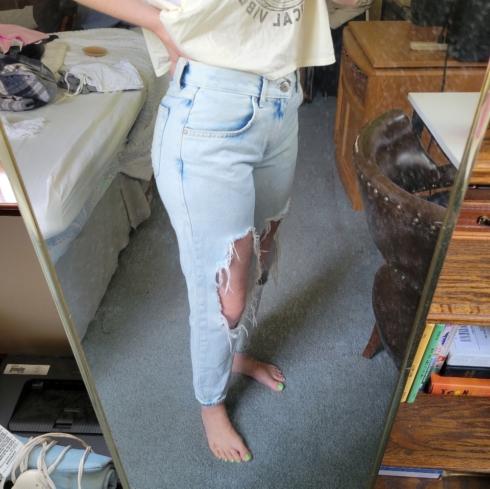 Forever 21 distressed denim - Picture 4 of 5